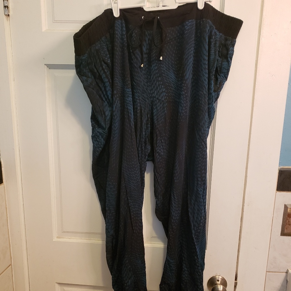 Torrid size 4 printed harem pants